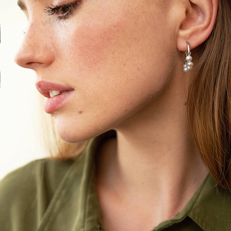 Серебряные серьги - кольца с жемчужинами 123276 от ювелирного магазина Оникс - 5