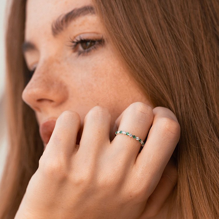 Золотое кольцо с изумрудами и бриллиантами кб0539cha от ювелирного магазина Оникс - 2