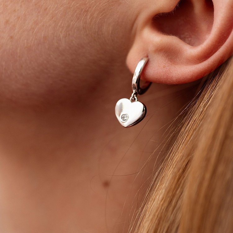 Сережки "Сердечки" з фіанітами (срібло) 122813 від ювелірного магазину Онікс - 3