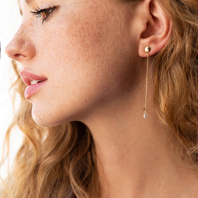 Серьги - пусеты "Фианит на цепочке" в желтом золоте с08021 от ювелирного магазина Оникс - 2