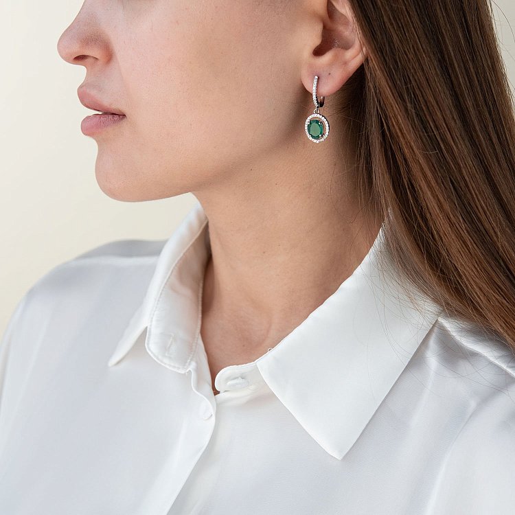 Серебряные серьги с хризопразами и фианитами 121450 от ювелирного магазина Оникс - 1