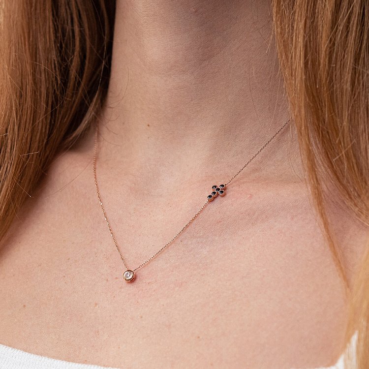 Золотое колье с крестиком (фианиты) кол02109 от ювелирного магазина Оникс - 1