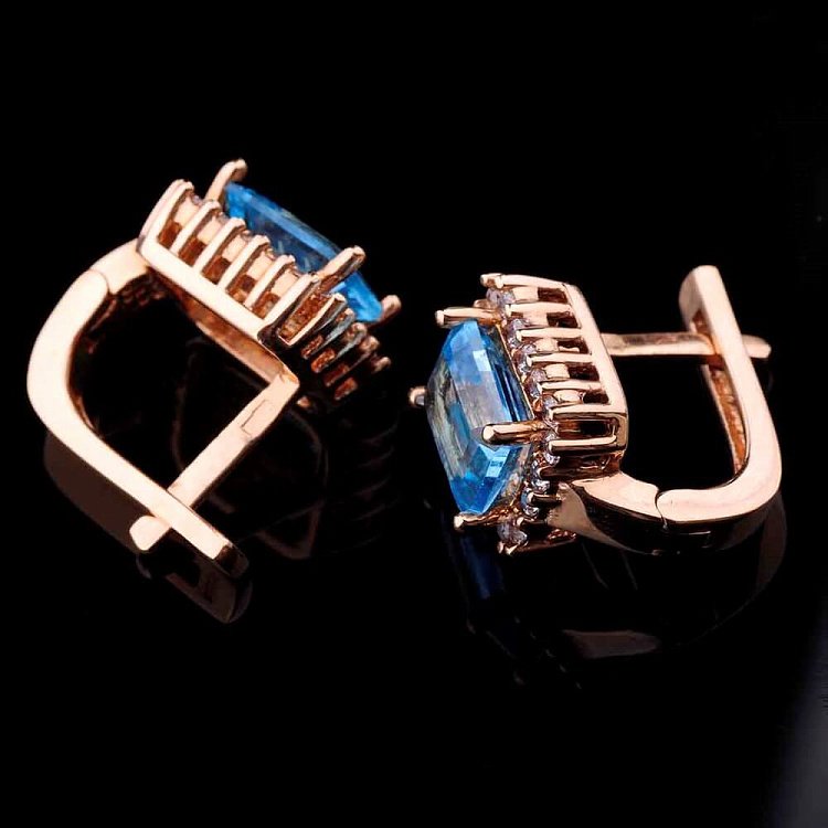 Золотые серьги с голубым топазом и фианитами с01685 от ювелирного магазина Оникс - 1