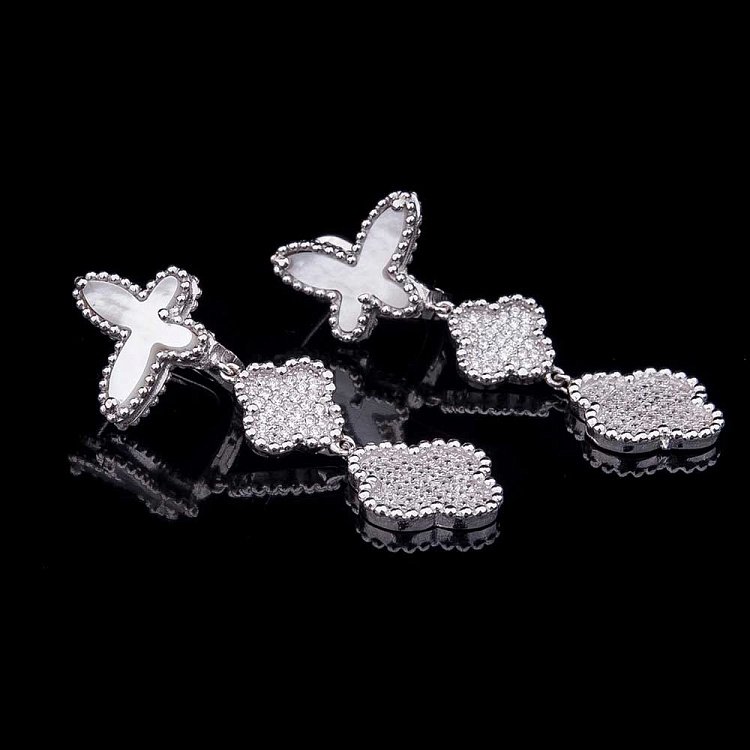 Срібні сережки "Метелики і конюшина" з перламутром і фіанітами 121735 від ювелірного магазину Онікс - 1