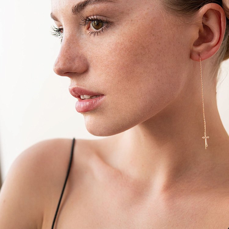 Золотые серьги - протяжки "Крестики" с05234 от ювелирного магазина Оникс - 1