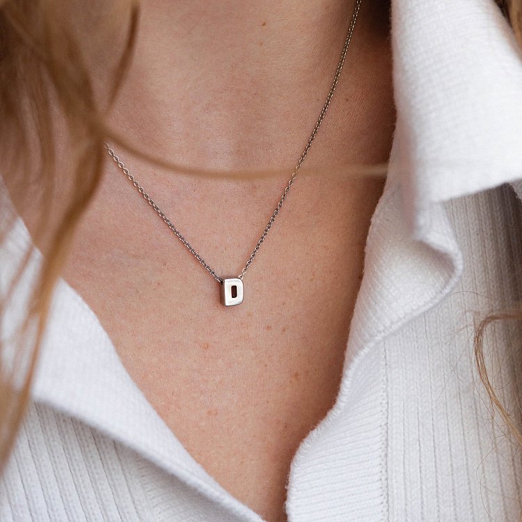 Серебряное колье с буквой "С" 1105 С от ювелирного магазина Оникс - 2