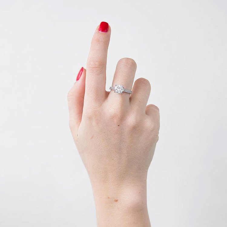 Срібна заручальна каблучка (фіаніти) 111597 від ювелірного магазину Онікс - 1