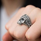 Чоловічий срібний перстень "Череп з вінком" 112717 от ювелирного магазина Оникс - 3
