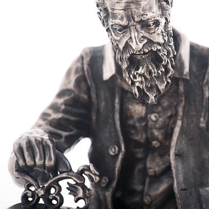 Срібна фігура ручної роботи "Єврейський кравець за роботою" порт.утюг №6