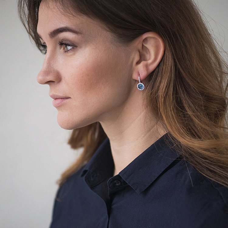 Золотые серьги с топазом swiss и фианитами 14048558 от ювелирного магазина Оникс - 4