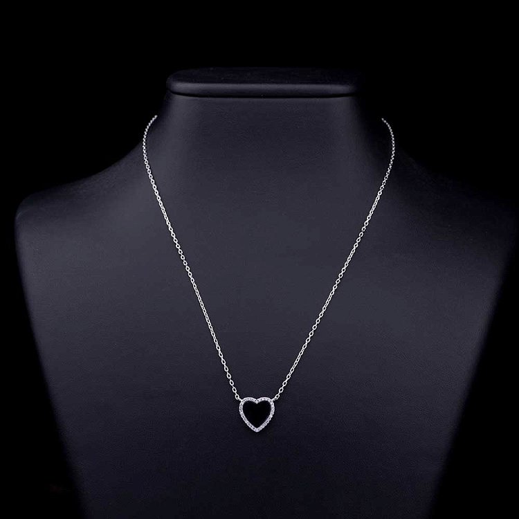 Срібне кольє "Серце" з фіанітами і оніксом 18382 від ювелірного магазину Онікс - 1