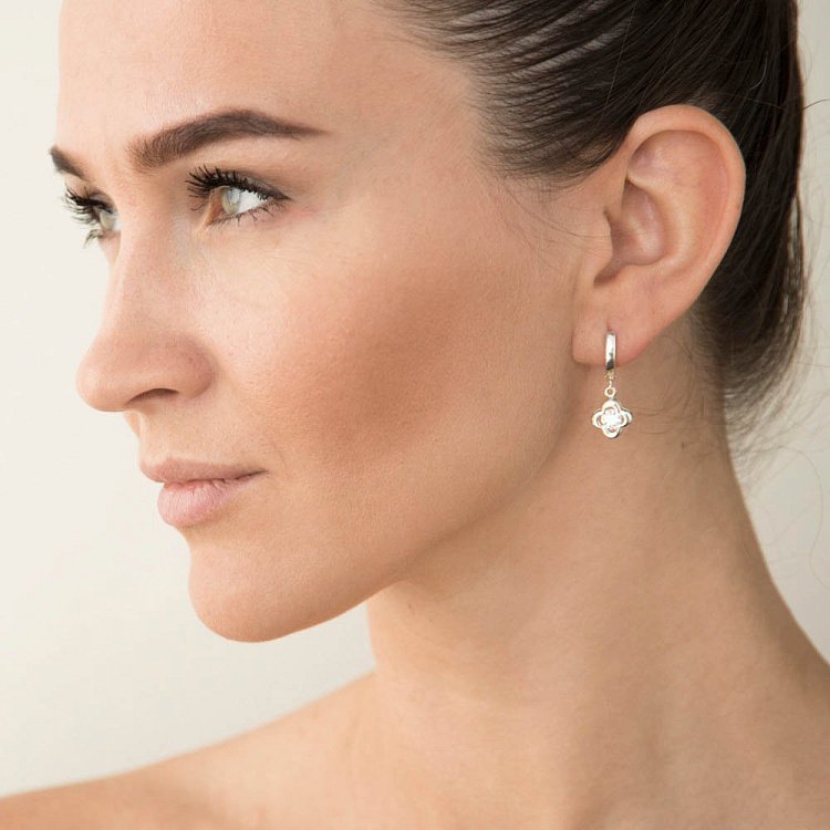 Срібні сережки "Конюшина"  з фіанітами 122057 від ювелірного магазину Онікс - 3