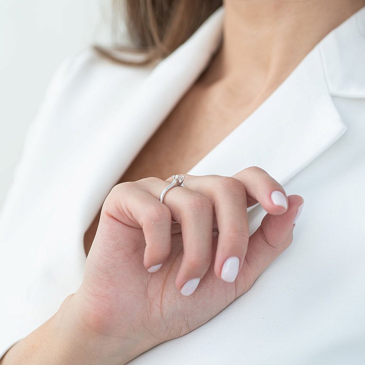 Помолвочное кольцо в белом золоте (бриллиант) кб0276 от ювелирного магазина Оникс - 1