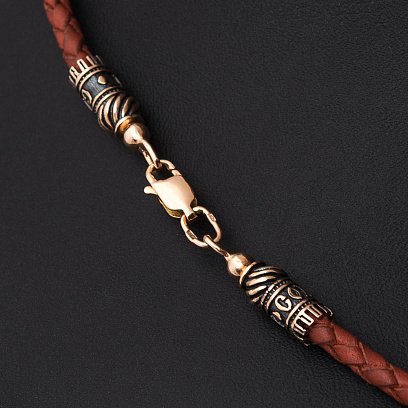 Кожаный красный шнурок с золотой застежкой "Спаси и сохрани" (3 мм) кол00941 №2