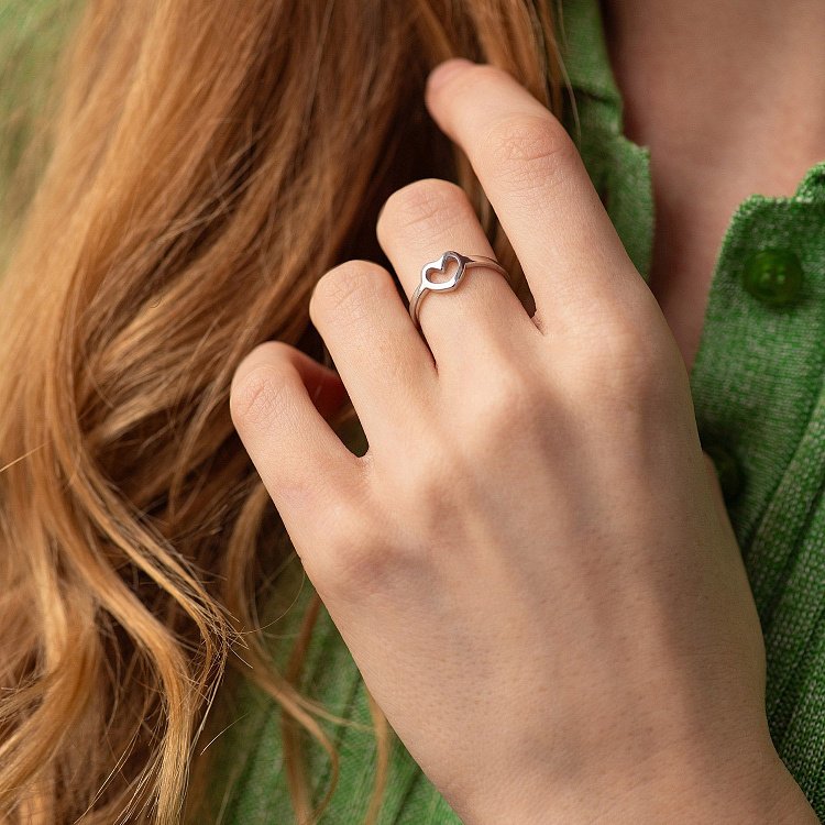 Срібна каблучка "Сердечко" 7050 - 4 Срібна каблучка "Сердечко" 7050 від ювелірного магазину Онікс - 4