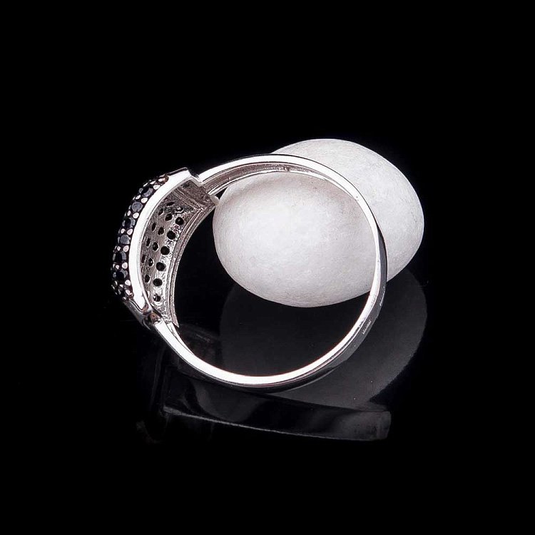 Золотое кольцо с фианитами к04018 от ювелирного магазина Оникс - 1