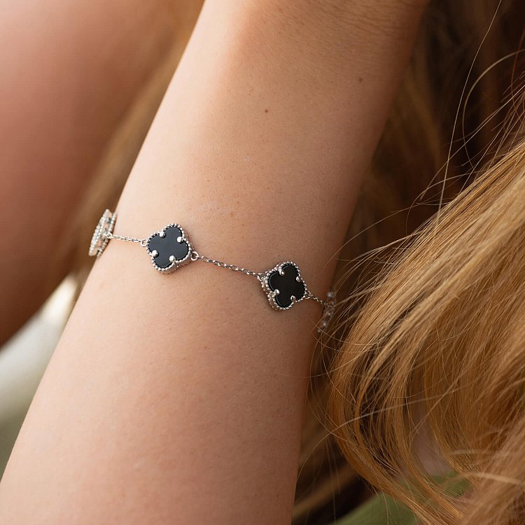 Срібний браслет "Конюшина" з оніксом 141648 від ювелірного магазину Онікс - 3