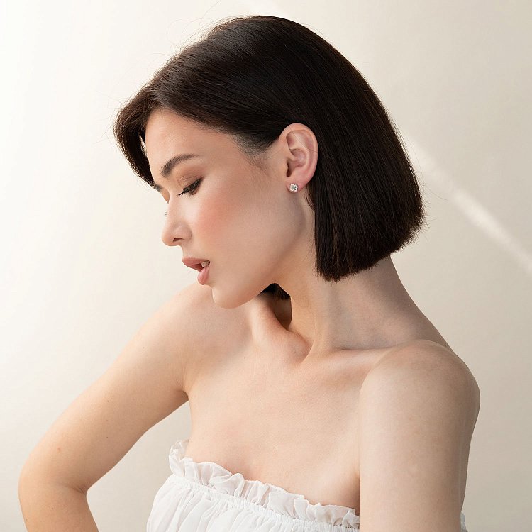 Золотые серьги-гвоздики "Клевер" (фианит) с06180 от ювелирного магазина Оникс - 4