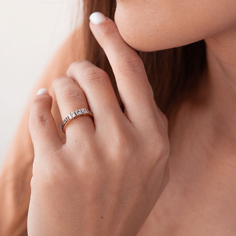 Золотое кольцо "Спаси и сохрани" с фианитами к02068 от ювелирного магазина Оникс - 1