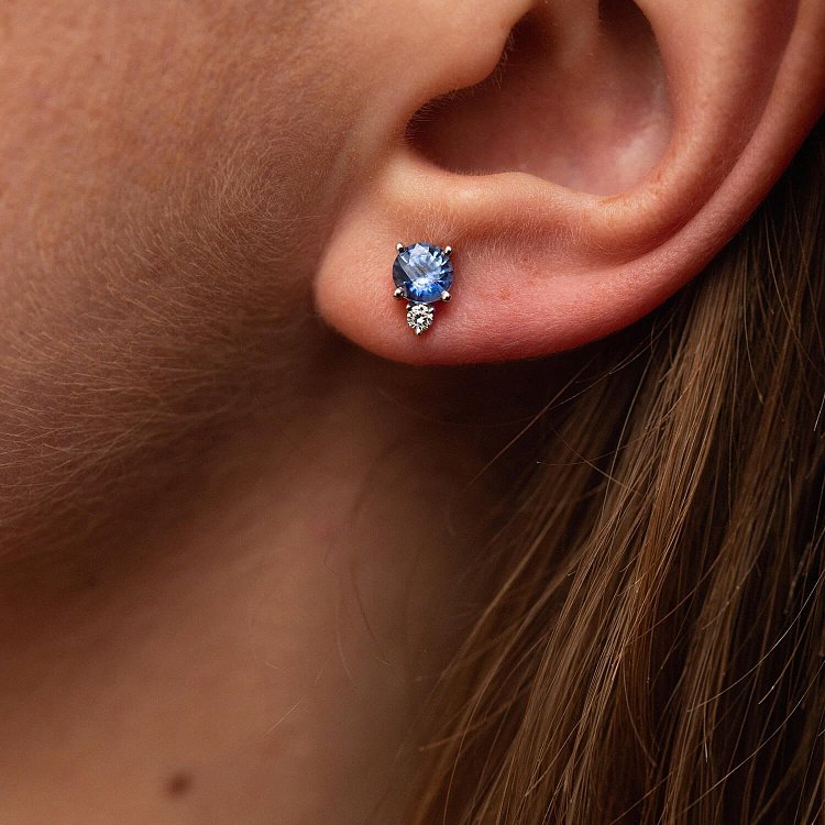 Золотые серьги - пусеты с бриллиантами и сапфирами сб0408nl от ювелирного магазина Оникс - 3