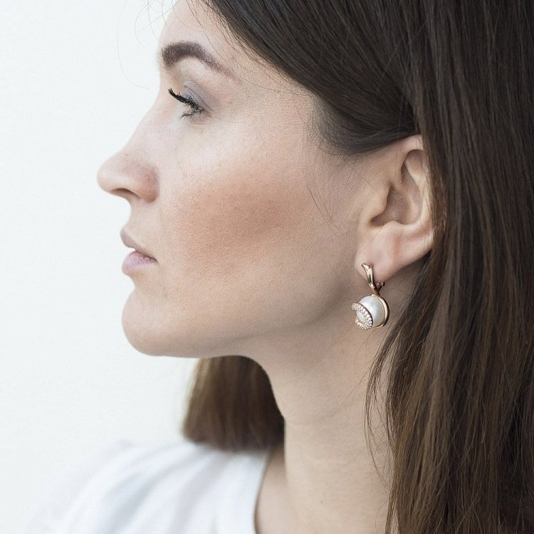 Серьги из золота с культ. пресн. жемчугом и фианитами с04991 от ювелирного магазина Оникс