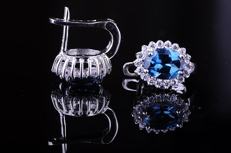 Женские серьги с "Лондон голубой" топаз 121371 от ювелирного магазина Оникс - 1
