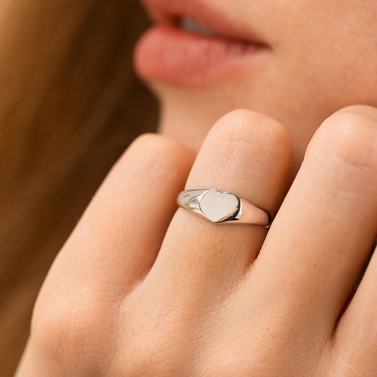 Кольцо "Сердечко" в белом золоте к08169 от ювелирного магазина Оникс - 1