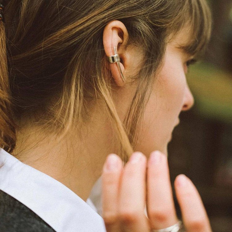 Серебряная каффа "Прикосновение" (на правое ушко) 122913 от ювелирного магазина Оникс - 14
