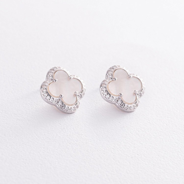 Серебряные серьги - пусеты "Клевер" (перламутр, фианиты) 158/1п от ювелирного магазина Оникс