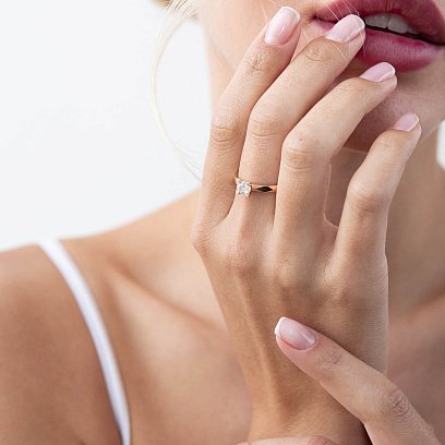 Помолвочное золотое кольцо с фианитом к06432 №2