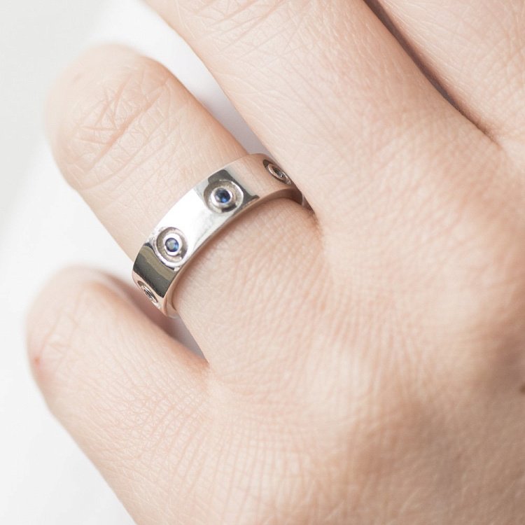 Золота каблучка з синіми сапфірами 642 від ювелірного магазину Онікс - 4