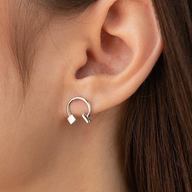 Сережки - пусети "Дарсі" у білому золоті с08317 від ювелірного магазину Онікс