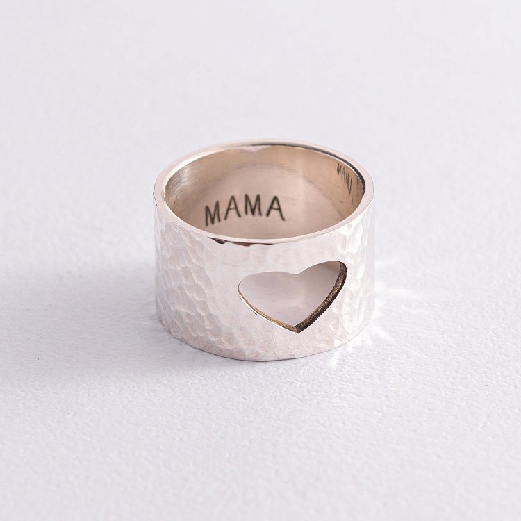Широкое кольцо "Мама" в серебре 112206м от ювелирного магазина Оникс