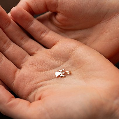 Золотая подвеска "Ангелочек" с бриллиантом 140681321 №2