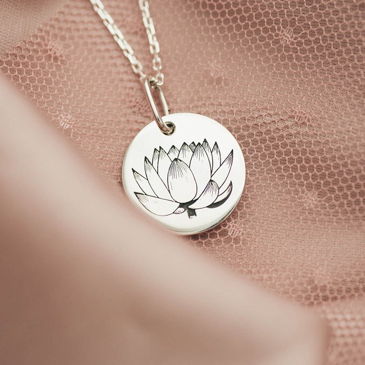 Серебряный кулон "Лотос. You are the reason for everything" 132724лот от ювелирного магазина Оникс - 4