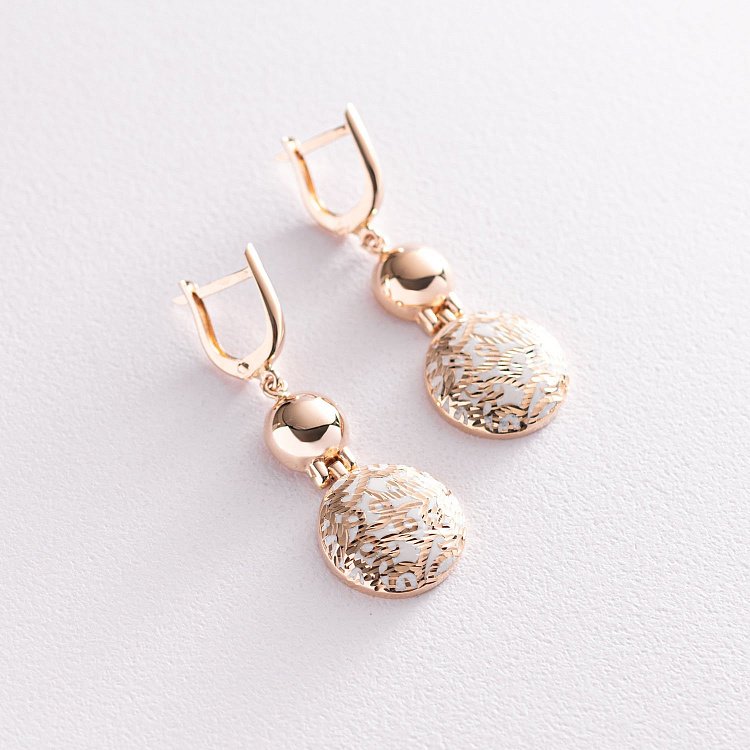 Золоті сережки з білою емаллю с05456 від ювелірного магазину Онікс