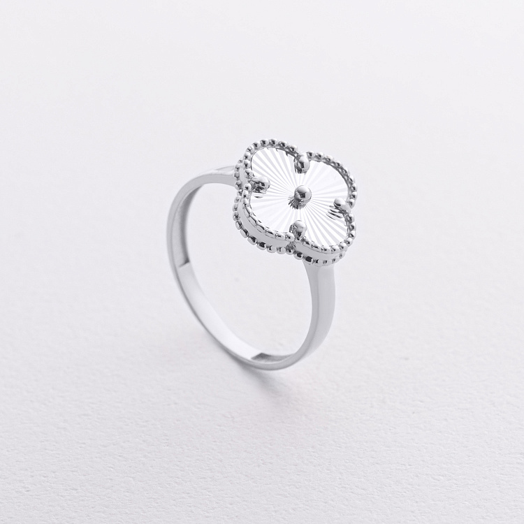 Каблучка "Конюшина" у білому золоті к08068 від ювелірного магазину Онікс