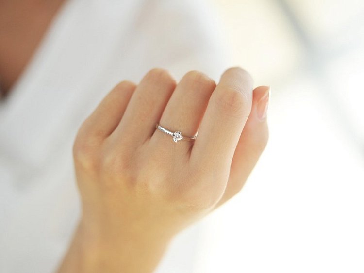 Золотое помолвочное кольцо с бриллиантом zberdc75 от ювелирного магазина Оникс - 3