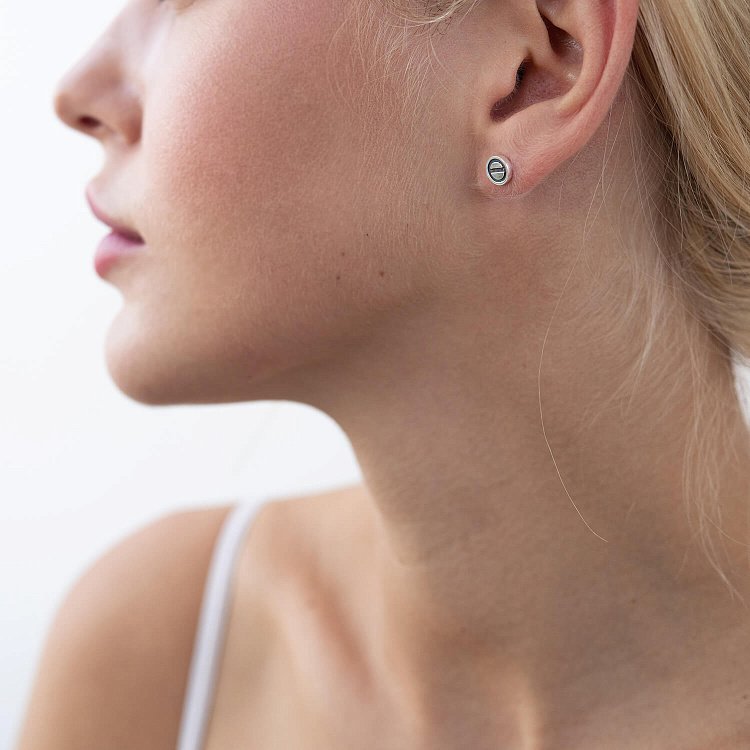 Срібні сережки - пусети "Love" 123112 від ювелірного магазину Онікс - 4