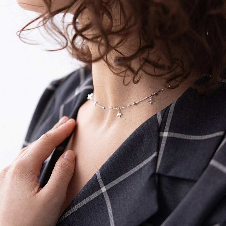 Серебряное колье "Клевер" 181143 от ювелирного магазина Оникс - 5