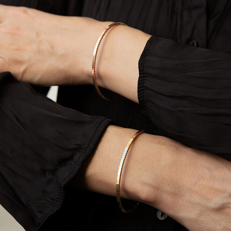 Жесткий браслет "Kylie" в красном золоте mini б05570 от ювелирного магазина Оникс - 1