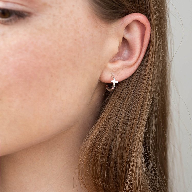 Серебряные серьги - пусеты "Крестики" 122784 от ювелирного магазина Оникс - 3