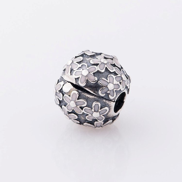 Срібний шарм "Квіточки" 132433 від ювелірного магазину Онікс