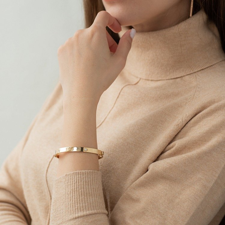 Жесткий браслет из желтого золота б04386 от ювелирного магазина Оникс - 5