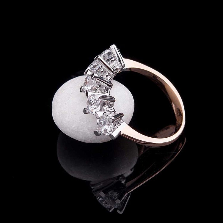 Золота заручальна каблучка з фіанітами к04580 від ювелірного магазину Онікс - 2