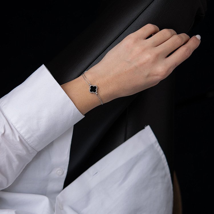 Браслет "Клевер" в белом золоте (оникс) б04638 от ювелирного магазина Оникс - 1