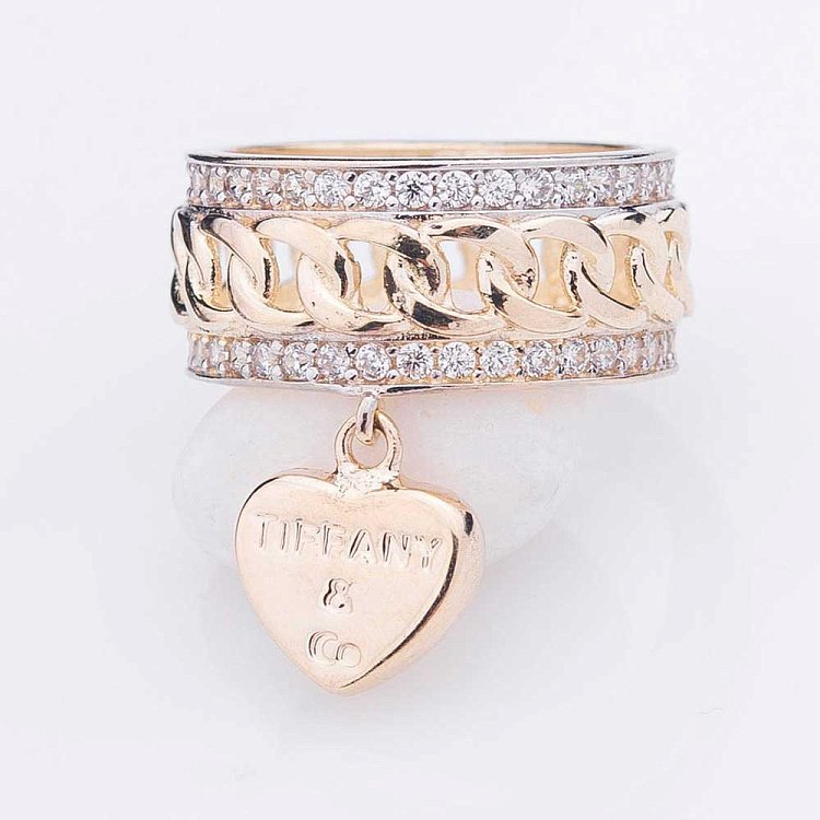 Золота каблучка з фіанітами к04707 - 1 Золота каблучка з фіанітами к04707 від ювелірного магазину Онікс - 1