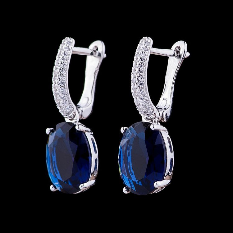 Серебряные серьги с фианитами 122007 от ювелирного магазина Оникс