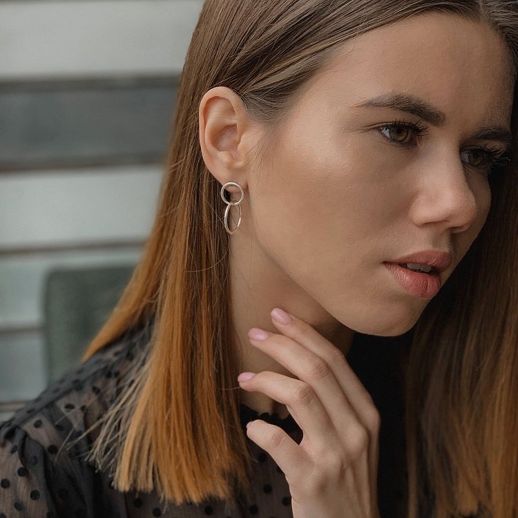 Сережки - пусети "Кільця" в сріблі 122629 від ювелірного магазину Онікс - 2