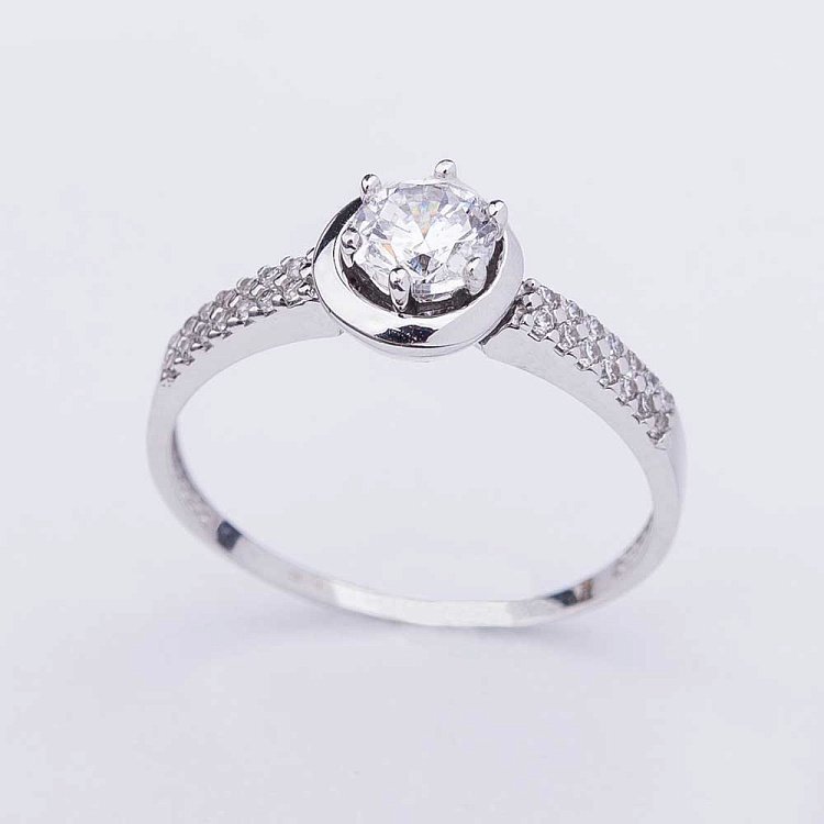 Золота каблучка з фіанітами к04557 від ювелірного магазину Онікс